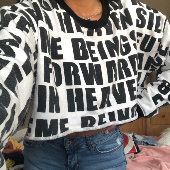 WORDED BLACK AND WHITE CROPPED SWEATSHIRT - Picture 2 of 2